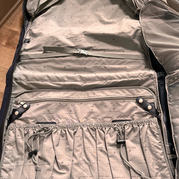 Late 90s AIR CANADA SUIT CARRY ON - Picture 8 of 13